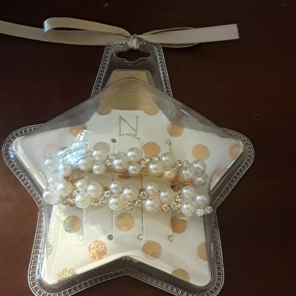 Set of 2 Faux Pearl Hair Clips New